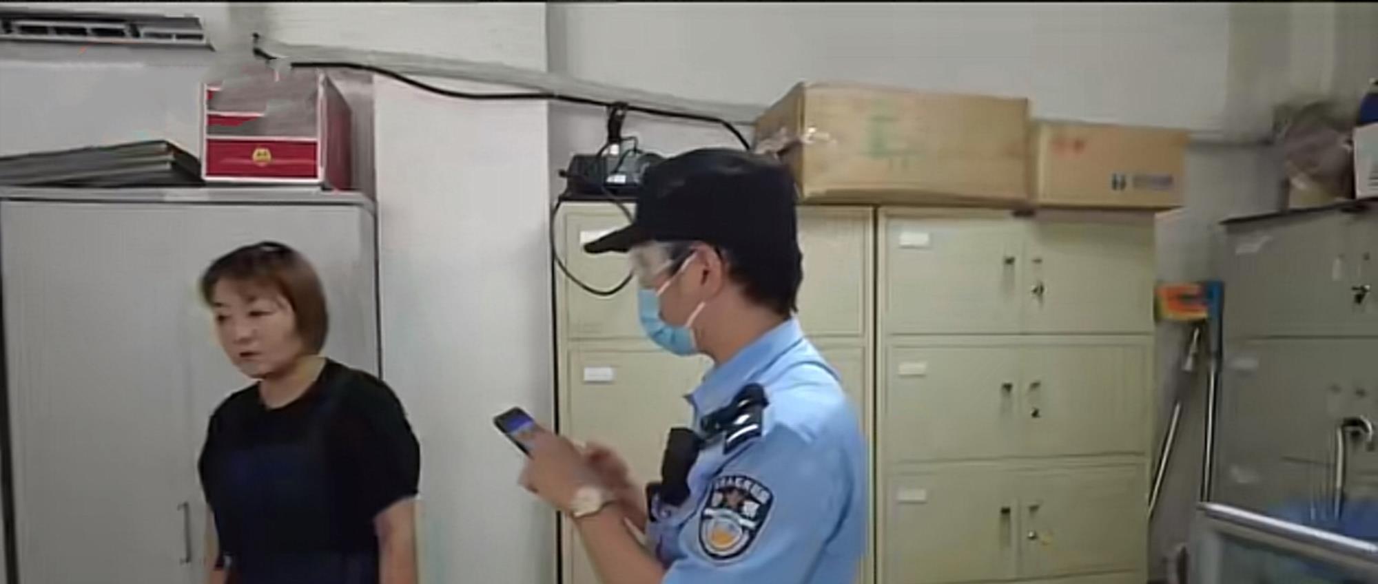 沙洋 杭州一返聘保洁带儿子大闹公司人事部门，不仅辱骂还出手打人