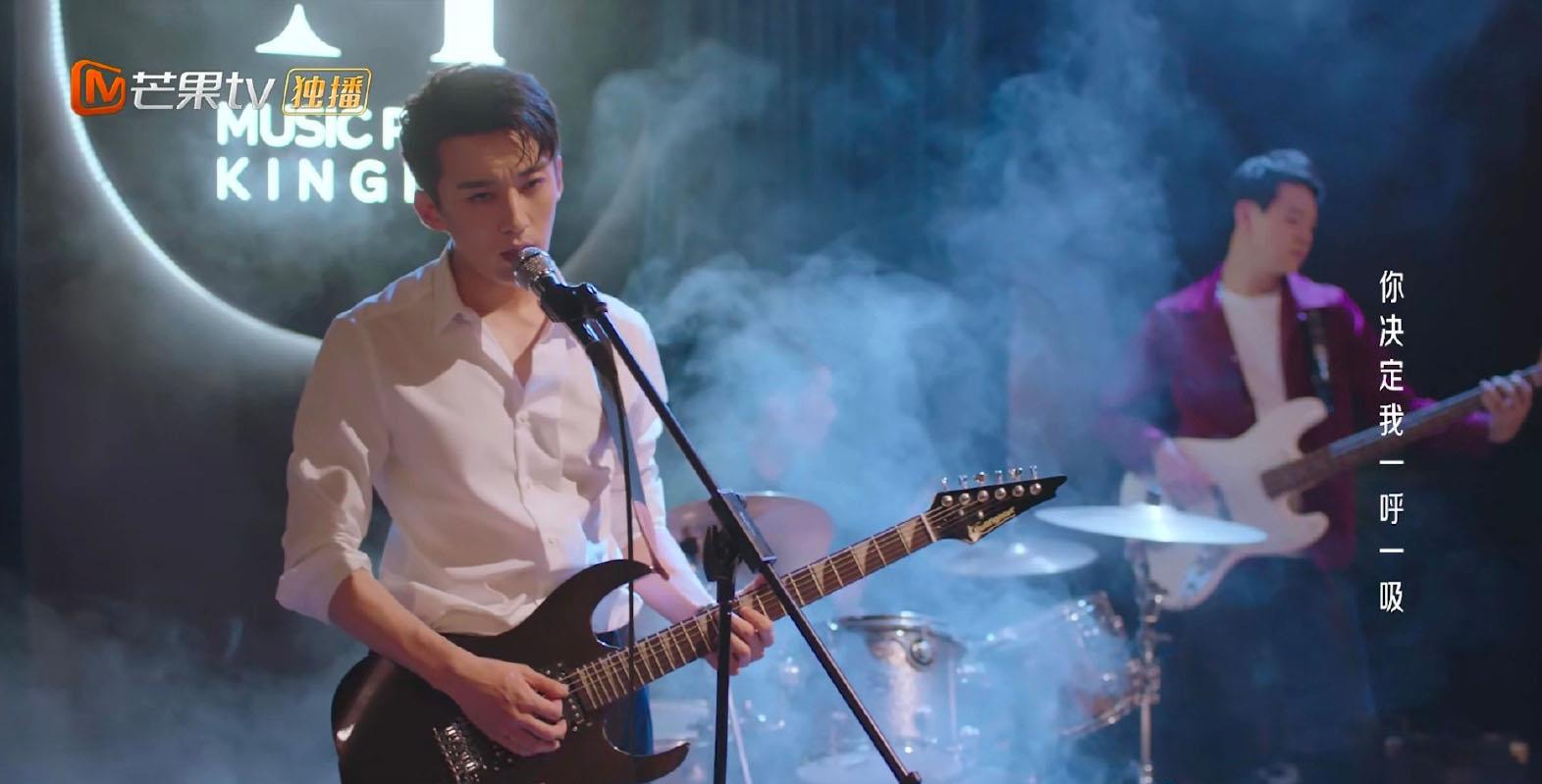 夜色暗涌时|《夜色暗涌时》有的情节真的土，可是架不住他帅啊！