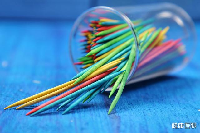 牙龈萎缩|中老年人牙龈萎缩怎么办？牙龈萎缩该如何挽救？预防远远胜于治疗