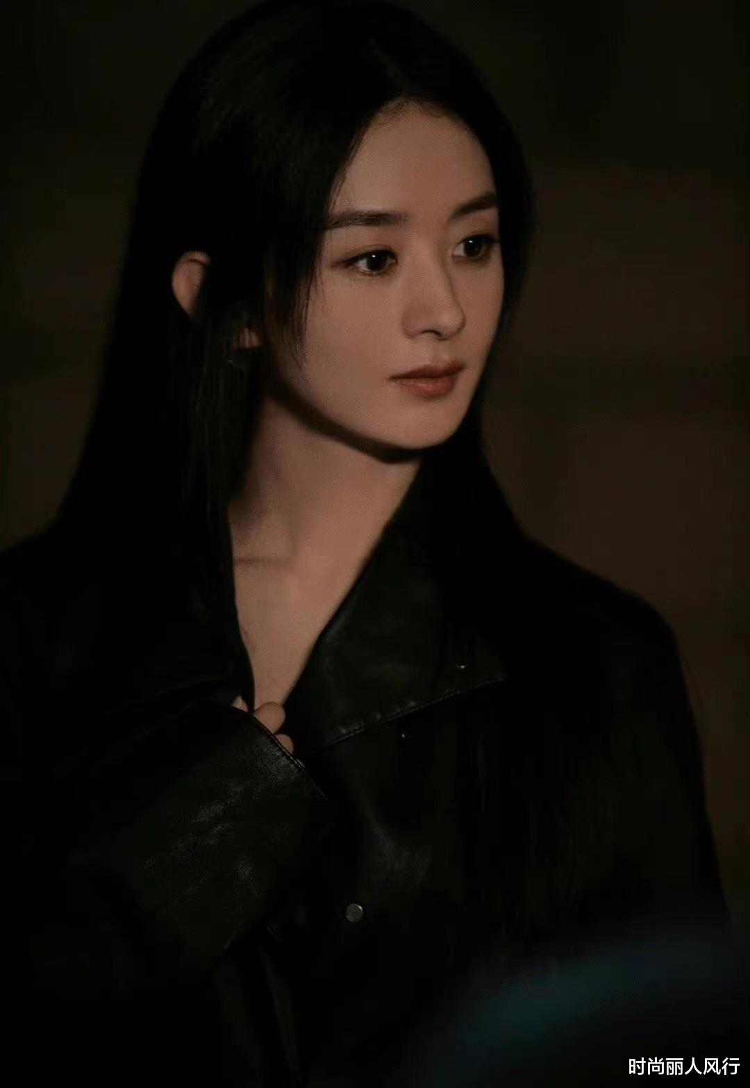 赵丽颖|赵丽颖形象大变彻底逆袭！穿黑色西装拍大片霸气十足，变腹黑女神