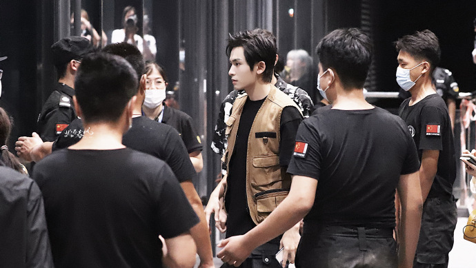 李小冉|5位被女人和红线“摧毁”的男明星，太丢人了