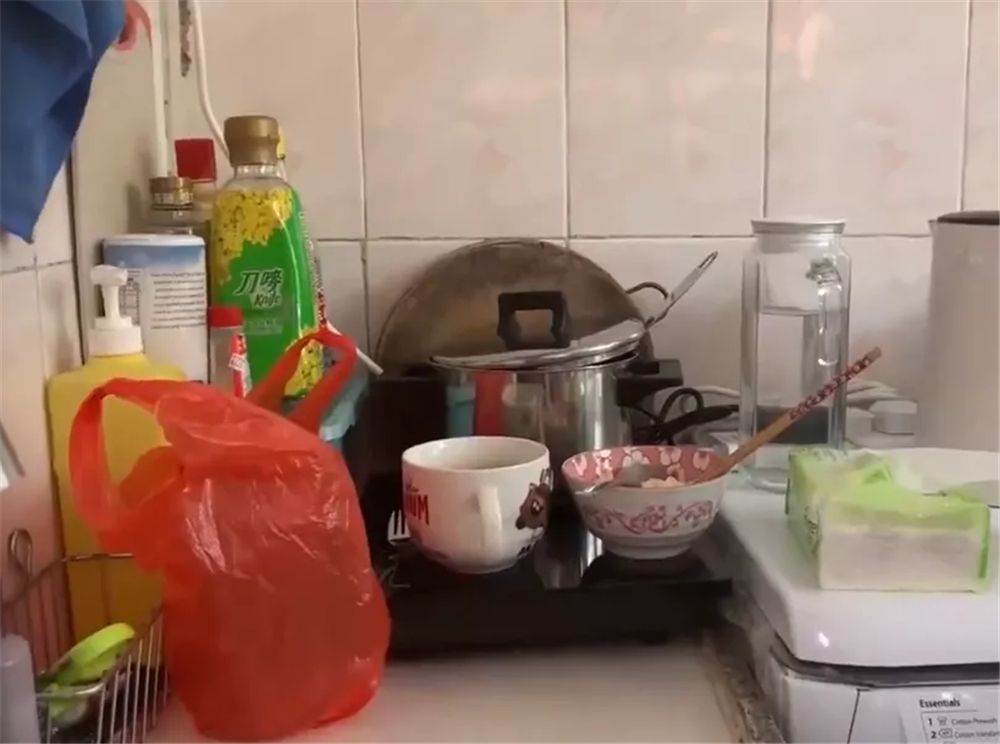 问政烟台|香港母女蜗居6㎡劏房，空间巴掌大洗衣机放床边，网友：太逼仄