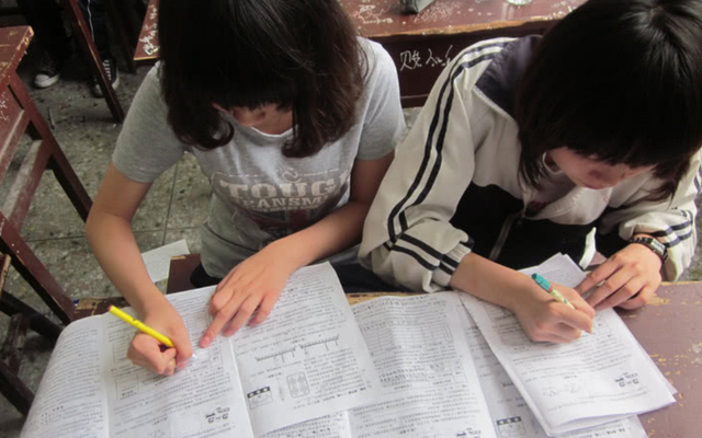 育儿心课堂|抄作业“翻车现场”，把B抄成13，最尴尬的是抄成班里唯一满分