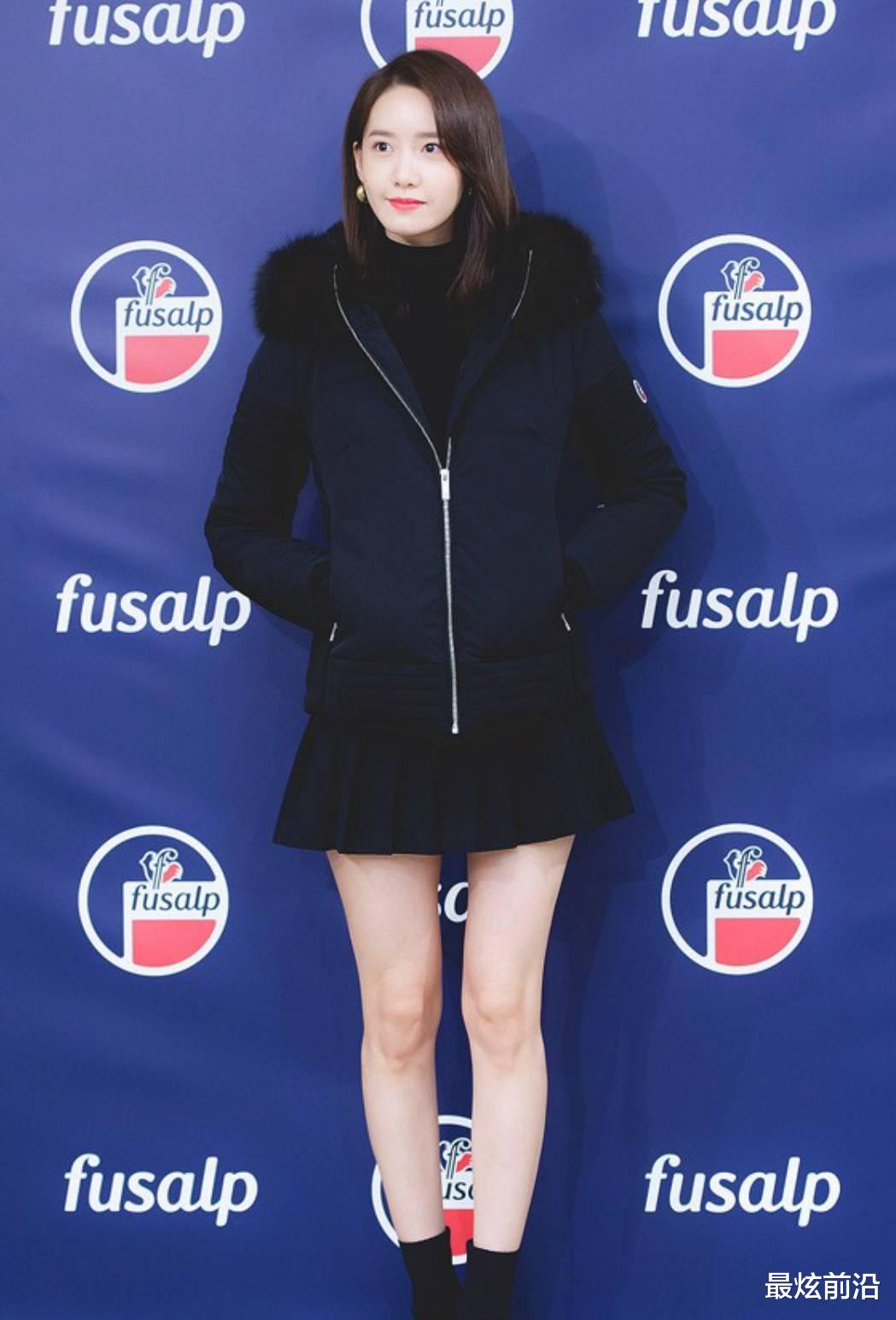 最炫前沿 林允儿的时尚让人看不懂,穿羽绒服配百褶裙,这算冷还是热?