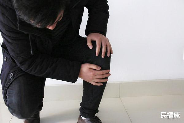 按摩|男人坚持每天做深蹲,身体会收获哪些变化?每天做几个算达标?