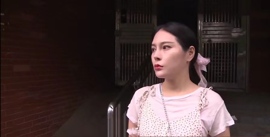 清白路人|妻子爱整形，丈夫因经济压力要离婚：她全脸能整的地方几乎都做过