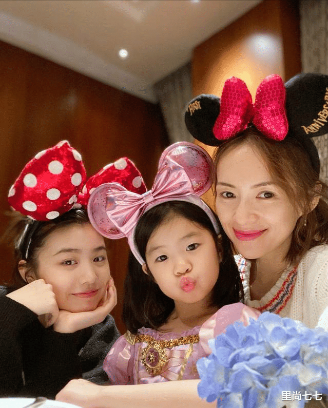 里尚七七 醒醒性格太像章子怡，5岁淡定打针，扎蝎子辫颜值逆袭太像小苹果