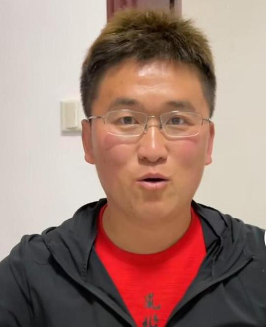 范上官|37岁百万网红官宣恋情!女徒弟晋升为女友,网友:肥水不流外人田