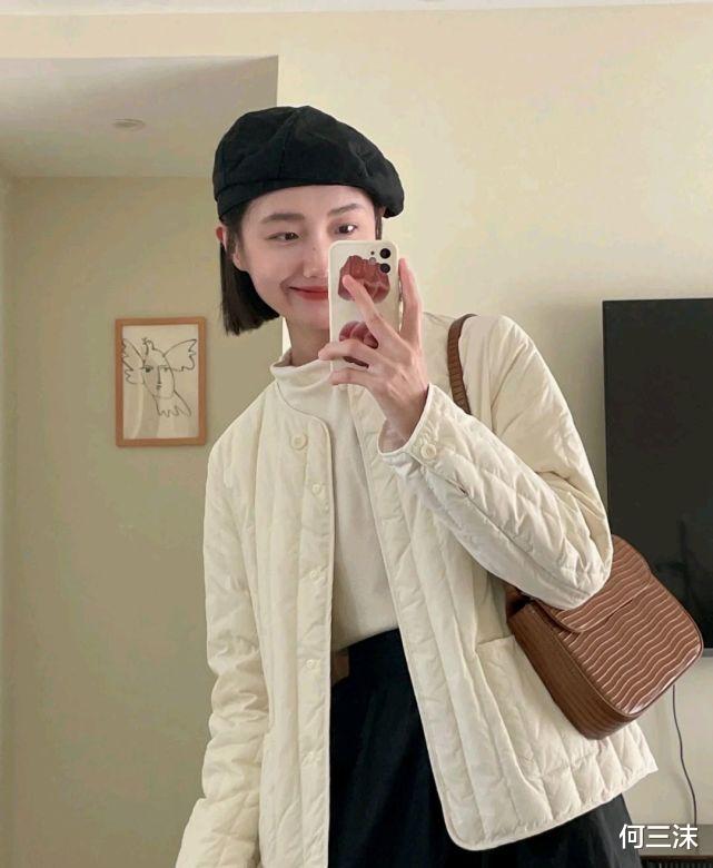 何三沫 冬天别乱买裙子,可以优先选择A字半身裙,显瘦又温柔