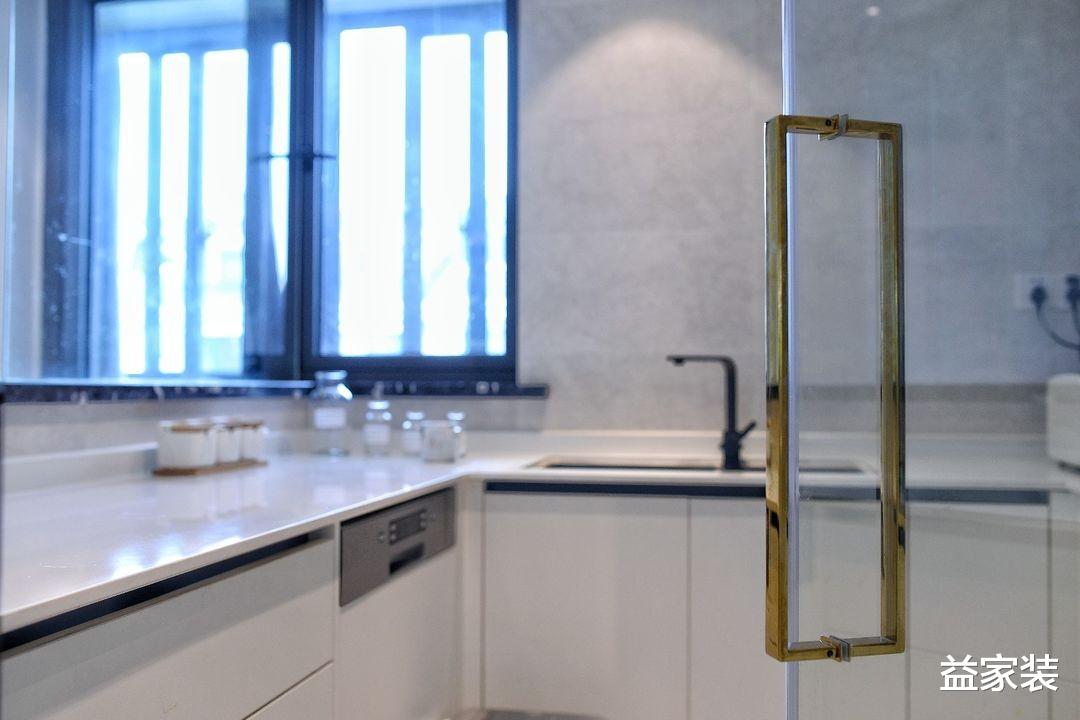 他们为了省钱选择不买新房,将老房改成自己想要的样子,效果超赞