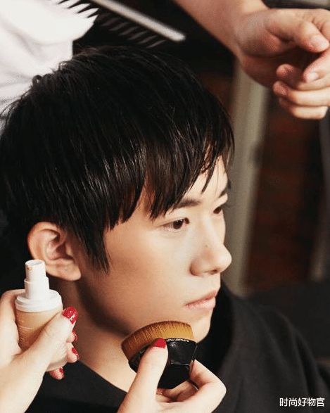 时尚好物官|有一种“出糗”叫女星曝生图，没了十级美颜，底妆斑驳无可幸免