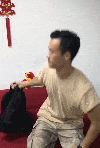 护肤品 “看了30年新闻联播,才知道主持人后面放那么多电视的原因!”