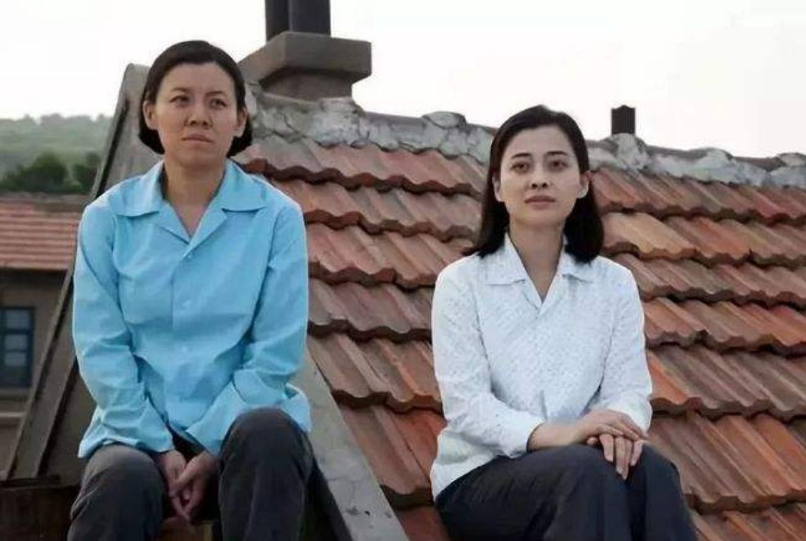 李小龙|刘琳：被大17岁名导抛弃后，相亲嫁平凡丈夫，39岁冒险顺产当妈妈