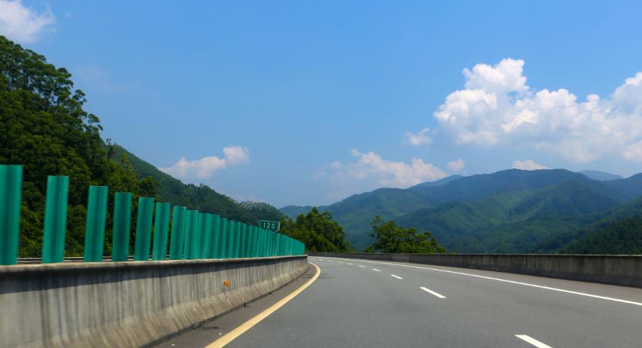 孔维静说 一年收费近6000亿,高速仍难逃巨亏,亏损原因到底在哪?