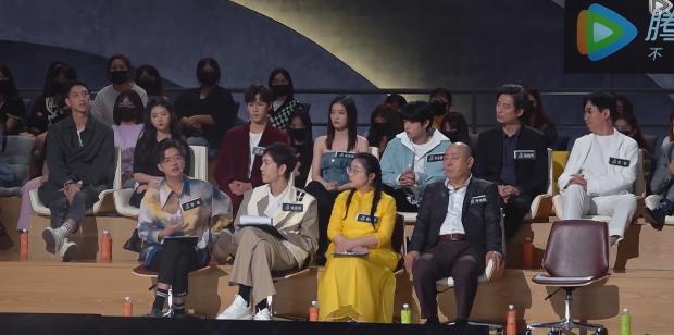 家产|韩雪自称艺术家却被群嘲，影评人一针见血：靠字幕表达主题很苍白