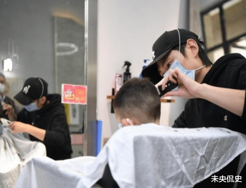 发型 理发店价格“一涨再涨”，消费者“受罪”，一“新行业”崛起