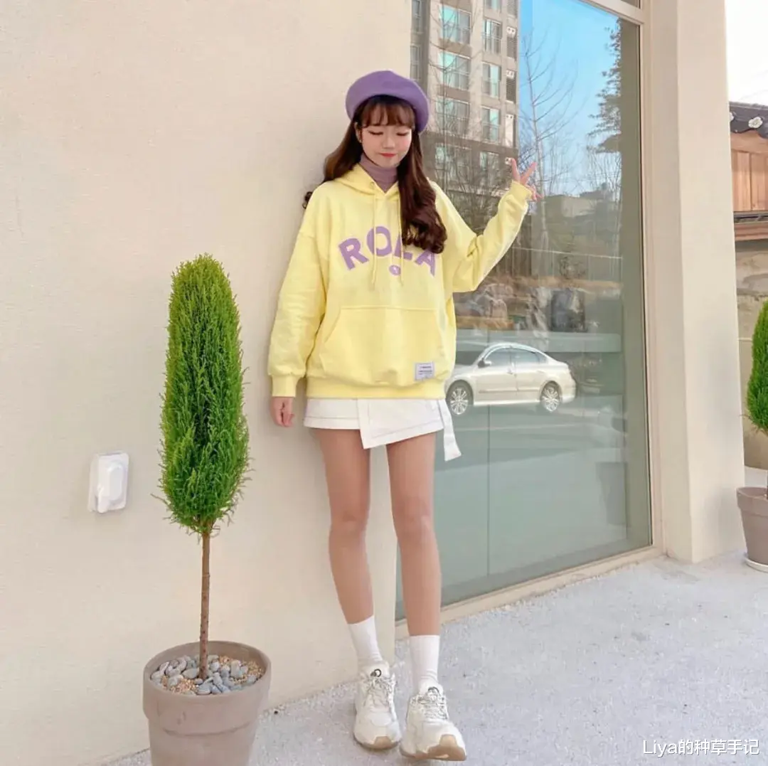 Liya的种草手记 卫衣 + 半裙 = 好看 + 高级