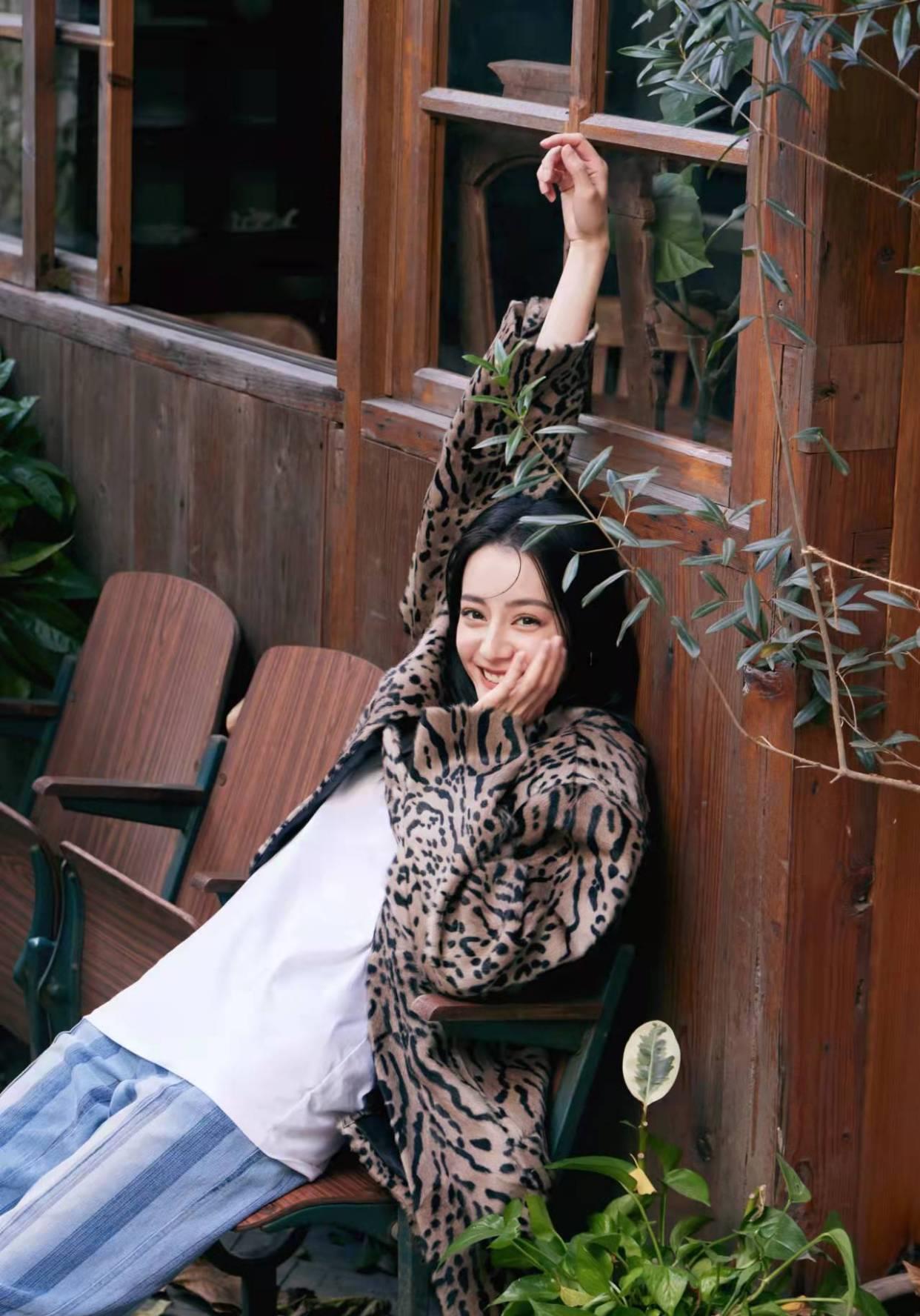 迪丽热巴|「脱口秀」不好笑也要假笑！迪丽热巴你谦虚了