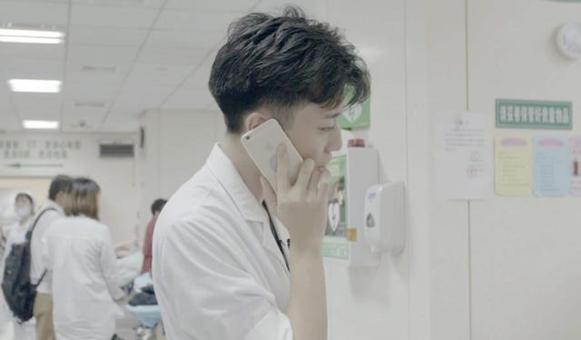 若珍|南京帅气医生爆红网络，25岁博士毕业：比你优秀的人比你还努力