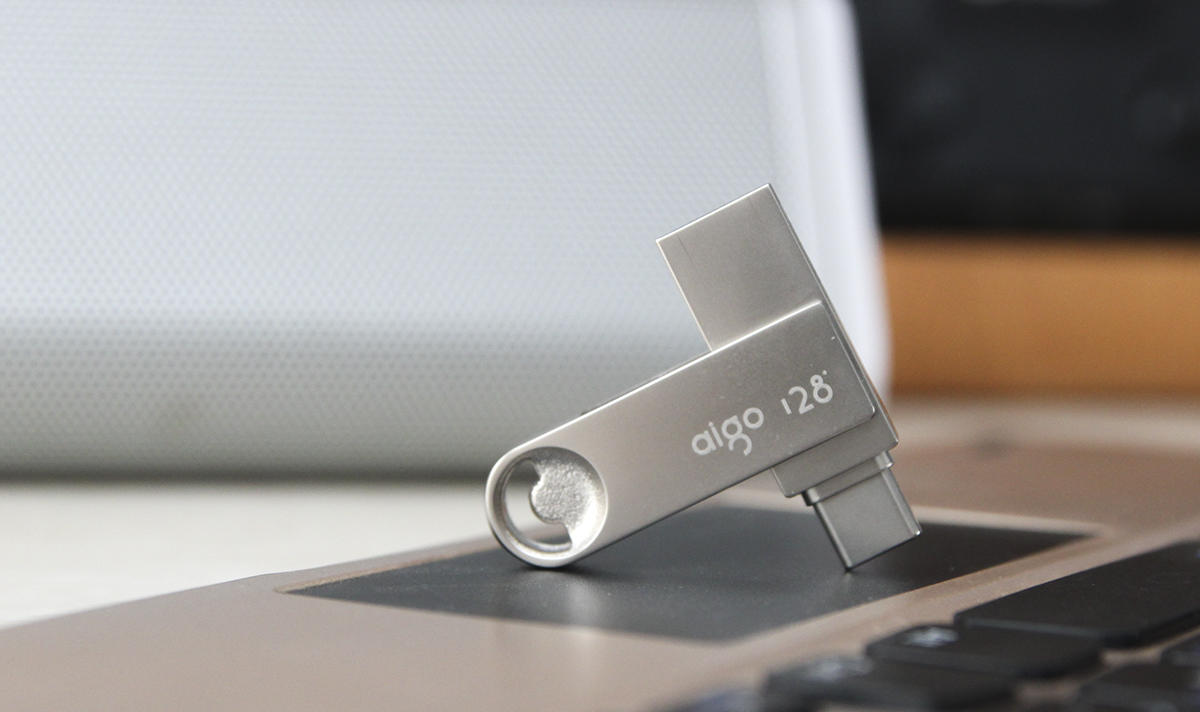 aigo|小容量手机再战两年，妙用手机U盘一键迁移手机数据