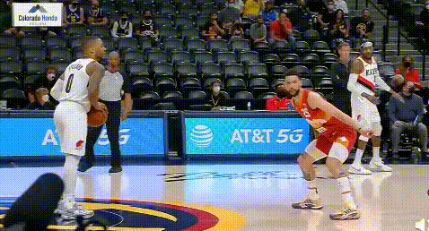 |这就投了？中圈就出手！超级大三分！利指导真不讲理：3分线已成摆设