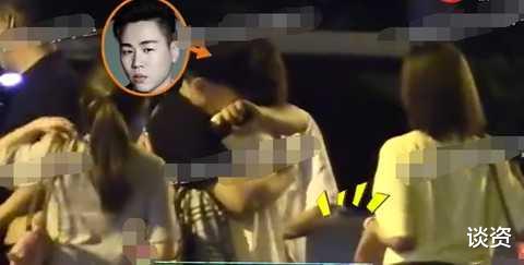 胡彦斌|胡彦斌与美女搭肩搂腰，深夜牵手同回酒店，网友：审美很固定啊