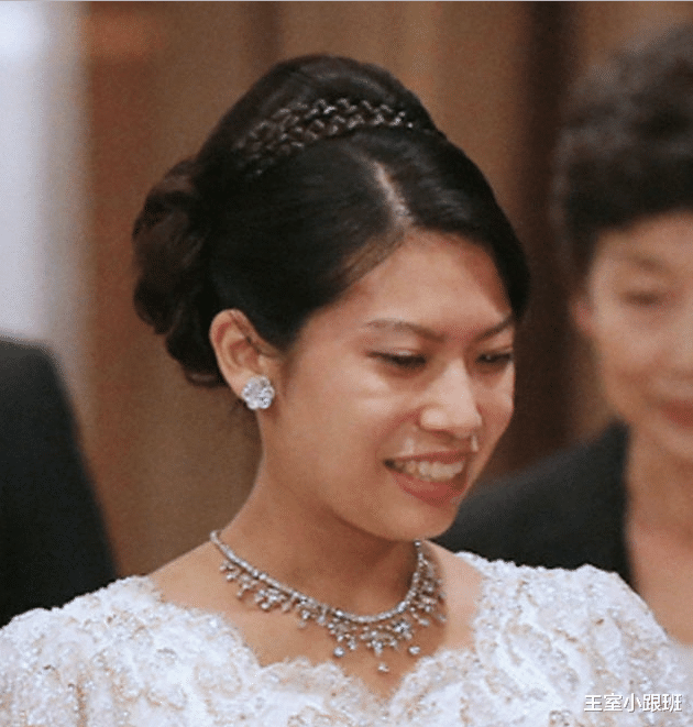 王冠|典子绚子的婚宴，都有母亲的项链做王冠，可惜真子那会什么也没有