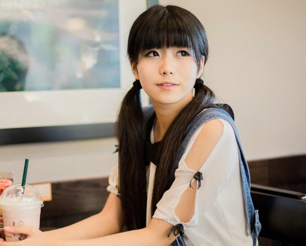 离婚 前面半个月老公都老老实实的,后来三个女人跟他一同进入了房间