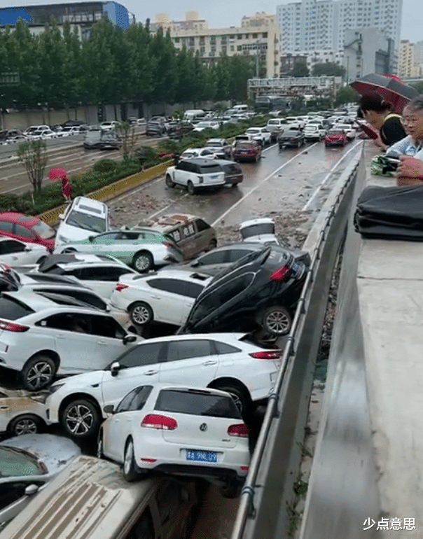 林生斌 河南郑州：女子被困地铁，给好友转账全部资产，“出不去了这次”