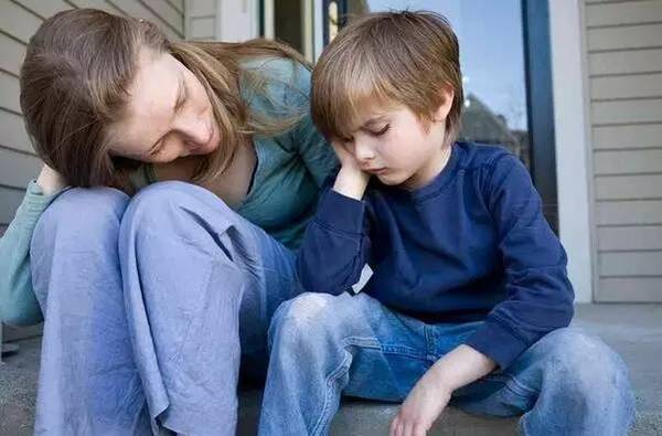 拜托了爸妈|孩子又发脾气摔东西？家长遇见这样的孩子该怎么做？