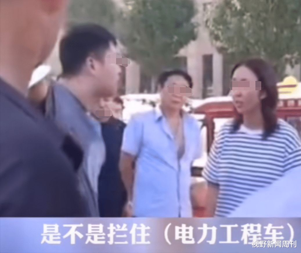  “不赔钱不准供电！”湖北支援河南的电力车被女子拦停，因爱车被电力车溅泥，遭群众怒怼：你啥车这么金贵