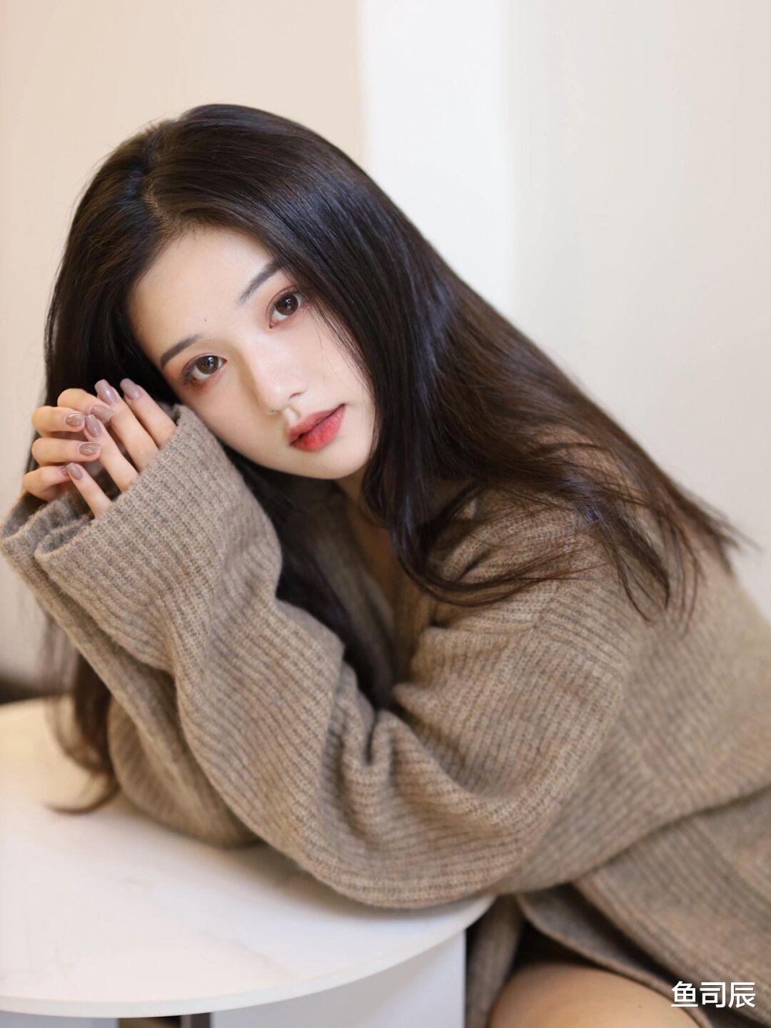 鱼司辰 冬天毛衣怎么穿才好看?试一试这5套穿搭,不光时髦还很有气质