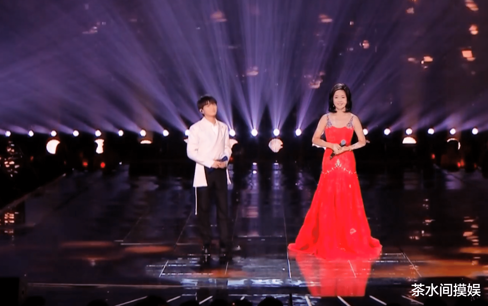 陈伟霆|跨年明星百态:Baby瘦出脊骨,陈伟霆撞脸甄子丹,张杰唱歌遭翻车