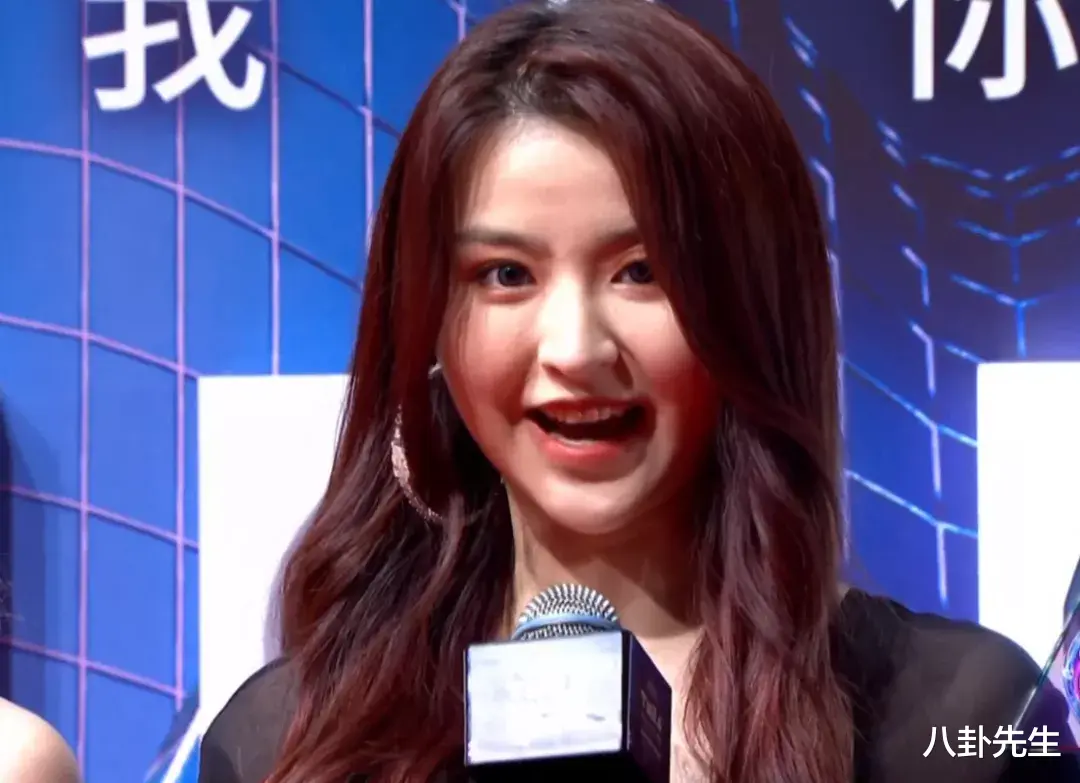 郁可唯|音乐盛典红毯高清照：郁可唯卡粉，刘雨昕状态好，金子涵发福