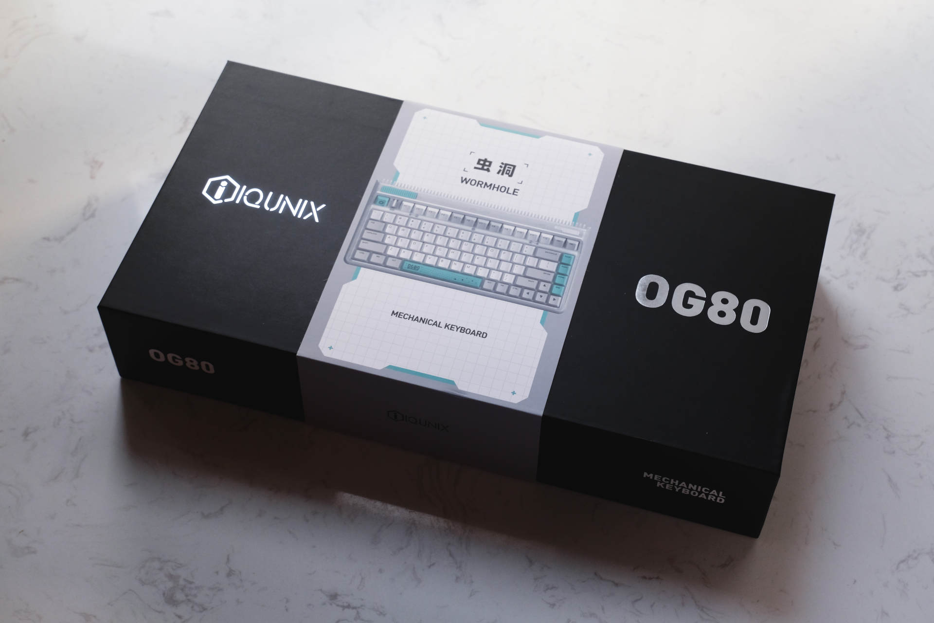 鮮花|糾結圣誕節禮物？不妨可以看看 IQUNIX OG80蟲洞無線三模機械鍵盤