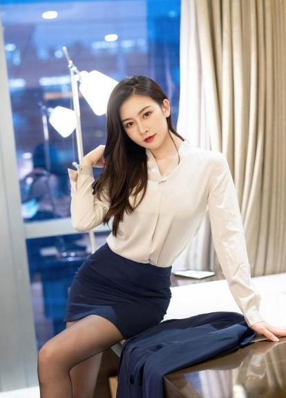 穿衣搭配|OL职业装，西装外套+包臀短裙，一双高跟鞋让你轻松驾驭职场风