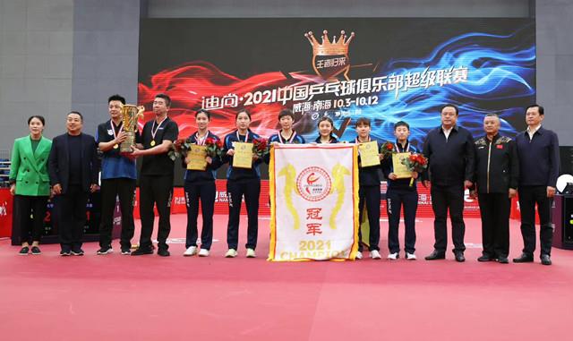 可馨育娃|国乒巨星给孙颖莎颁发两项大奖！刘国梁逗笑众人，19岁美女再抢镜