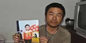 郭刚堂|郭刚堂认亲后遗症明显，千里迢迢看望儿子，网友毫不买账