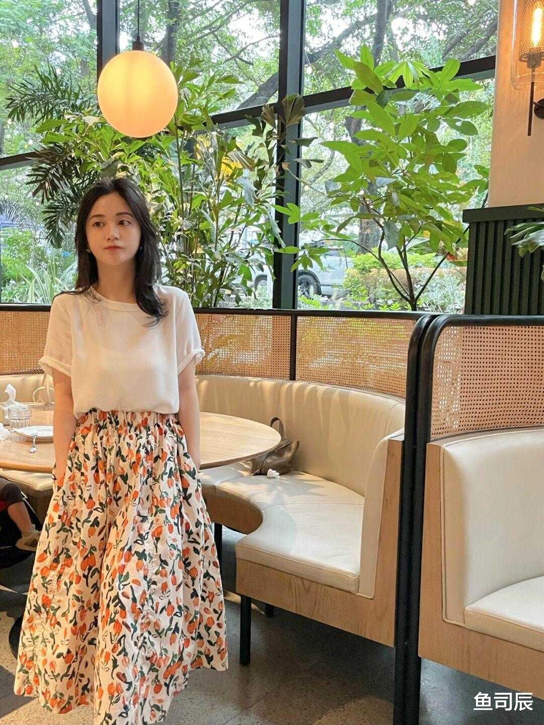 鱼司辰|日常穿搭小心机，紫色衬衫搭配半身裙提升品位，同时又能提升气质
