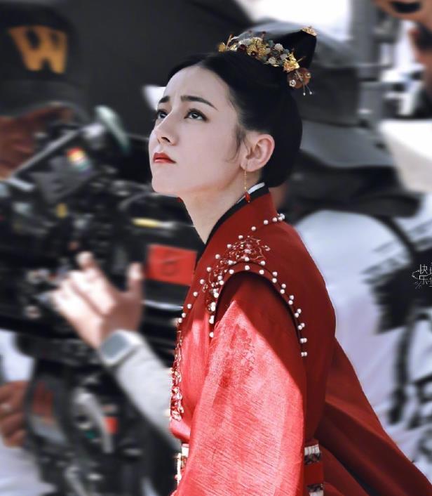 张大大|《安乐传》官宣七夕海报，龚俊热巴甜蜜依偎，两人大方撒糖！