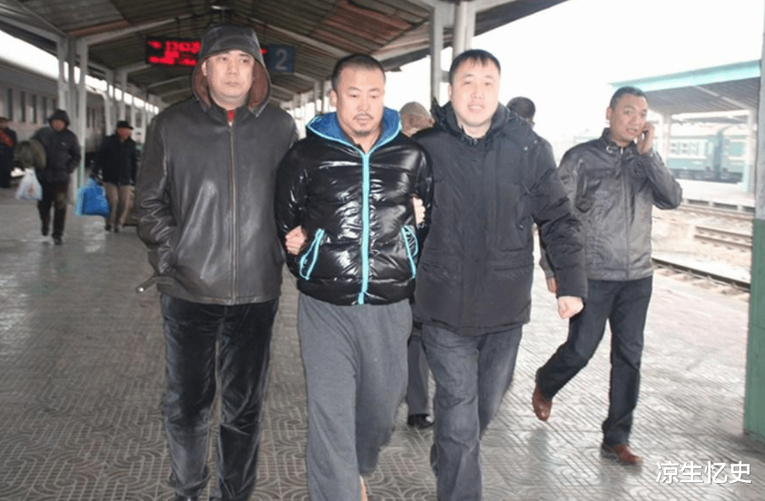 凉生忆史 他抢劫刑警后潜逃13年，参演了30多部电视剧，走红后被警方认出