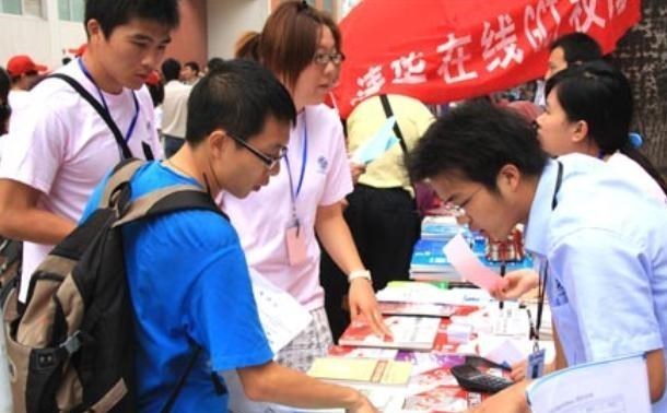 梓琪育儿说|“考得上读不起”，研究生一年学费六位数，让学生和家长望而生畏