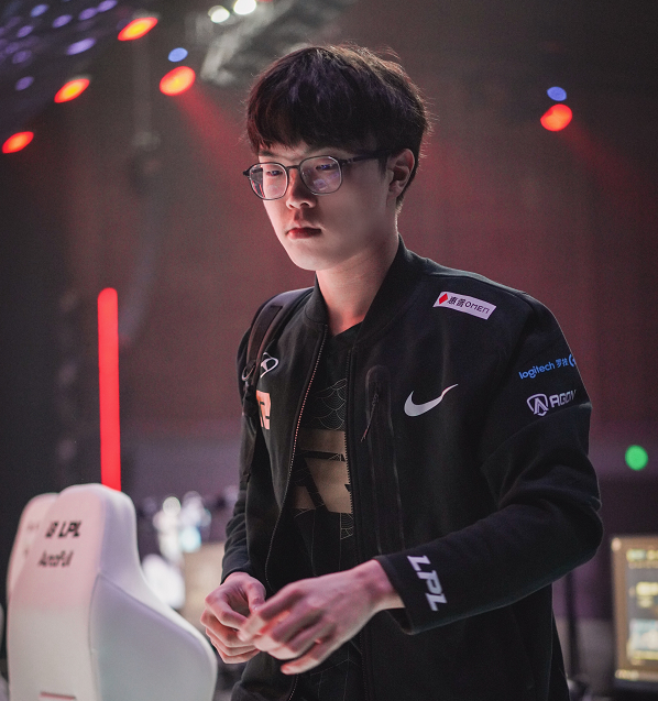 RNG|德杯淘汰赛“华子大战”，网友却认为TES能赢RNG？只因三大原因