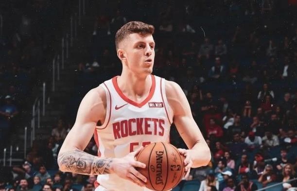 憨爸爸育儿|不着急签约火箭！19+8内线寻求其他报价，斯通鸡飞蛋打？