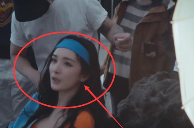 穆婷婷|杨幂后台上妆照被疯传，看到她唯一一次的素颜：这颜值真实存在？