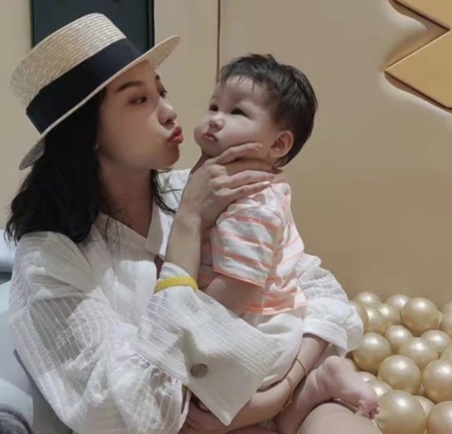 何猷启|离婚前三太收回何猷启的豪宅，2年生2胎，前儿媳净身出户回娘家？