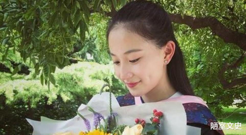 张豆豆|张豆豆凭挺胸照爆红后，因发育太快被迫退役，为当教练拒入娱乐圈