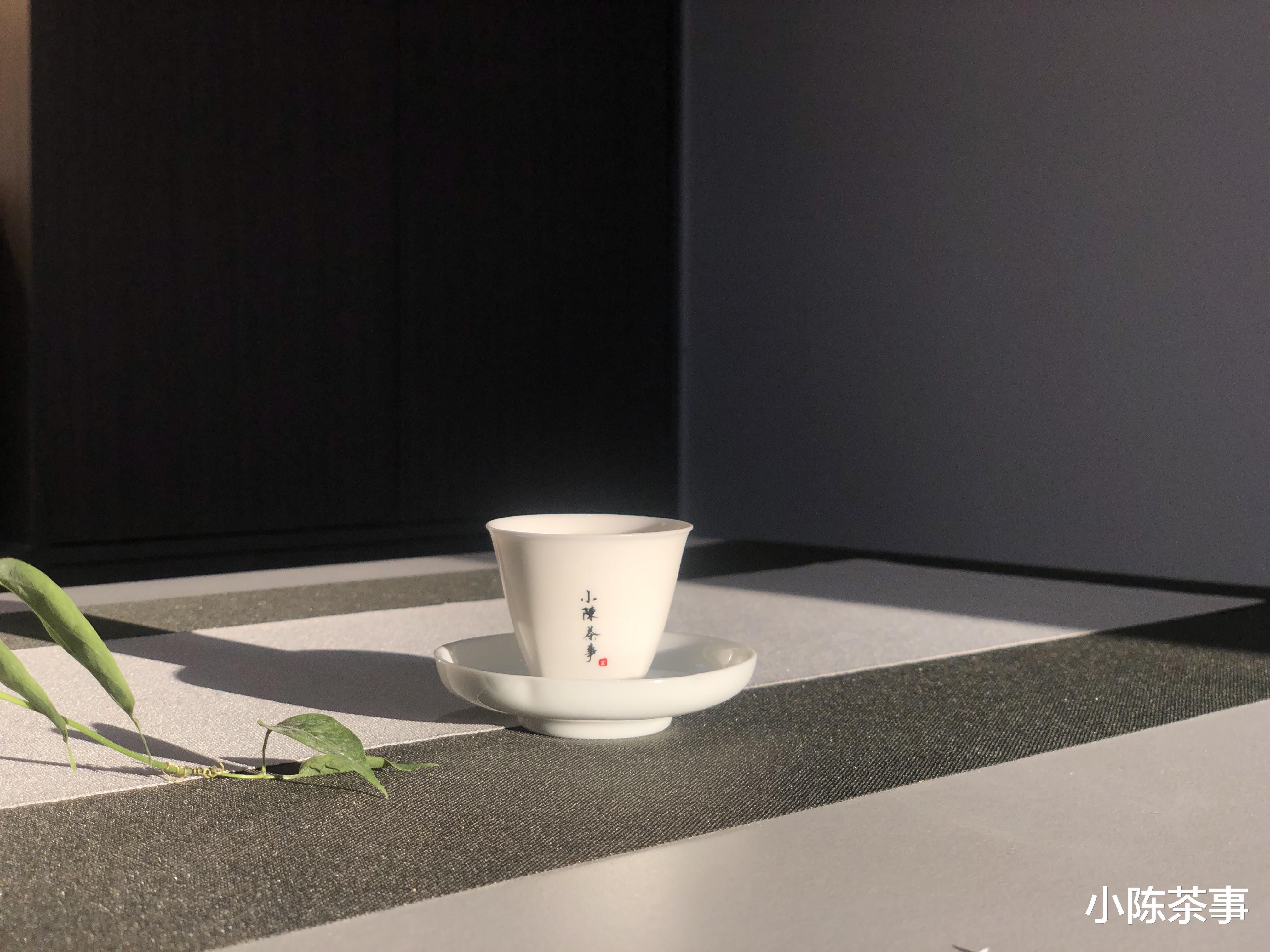 绿茶|早上喝红茶，中午喝岩茶，晚上喝老白茶，喝茶有必要选时间段吗？