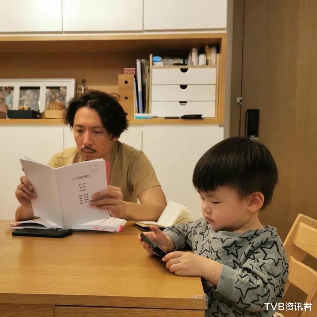 大叔的爱|演“出柜男”抛妻弃子！40岁男星人气急升爆红，入行多年终于上位