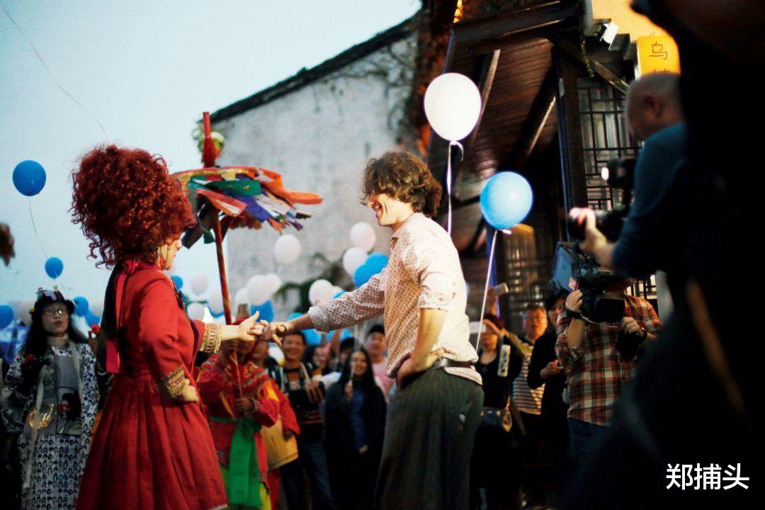 金星|金星在乌镇戏剧节开吐槽大会，点评批评孟京辉赖声川格局太小